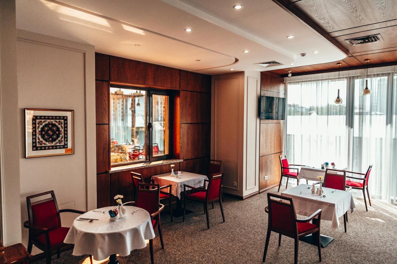 City Hotel ビシュケク エクステリア 写真