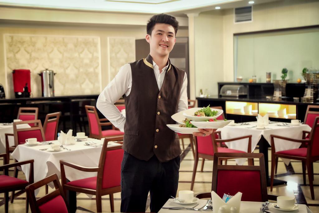 City Hotel ビシュケク エクステリア 写真
